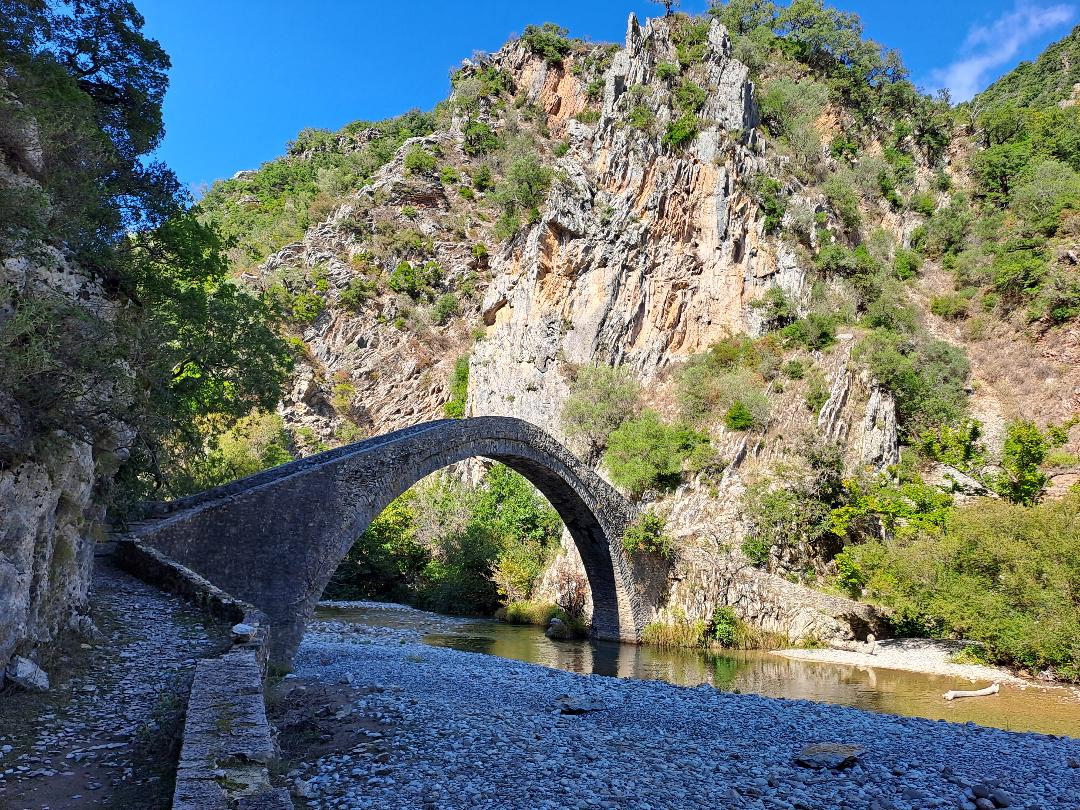 Γέφυρα Αρτοτίβας στον ποταμό Εύηνο που πέρασαν οι «εξοδίτες»