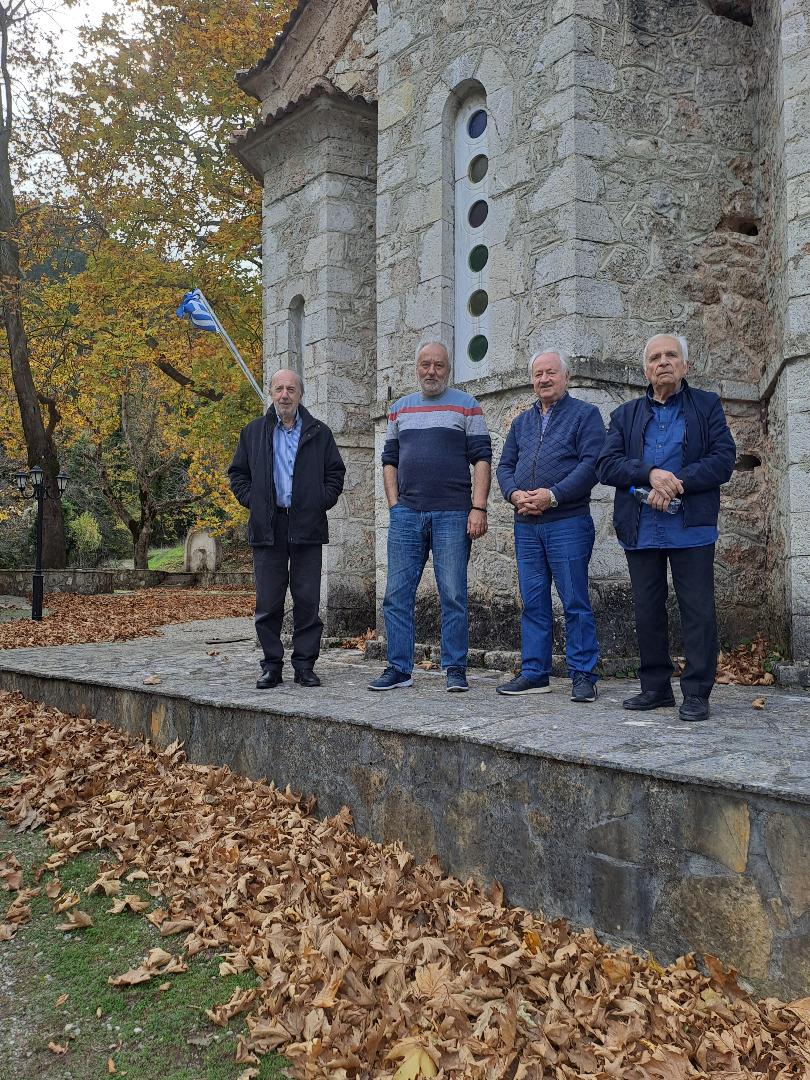 Μέλη της Οργανωτικής Επιτροπής με τον Πρόεδρο Κοινότητας  Άνω Ποταμιάς Αιγιαλείας